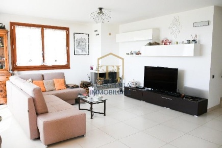 Foto Villa bifamiliare a Colle di Val d'Elsa di 215 m² con 6 locali