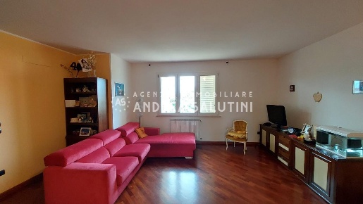 Foto Casa indipendente a Santa Maria a Monte Centro di 300 m² con 12 locali