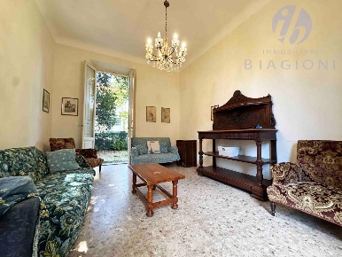 Foto Casa indipendente a Pietrasanta di 200 m² con 9 locali in vendita