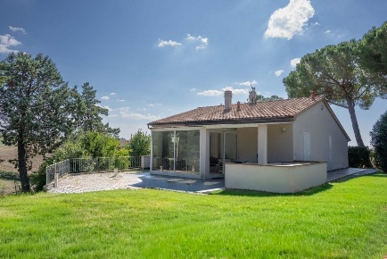 Foto Casa indipendente a Bibbona di 150 m² con 7 locali in vendita