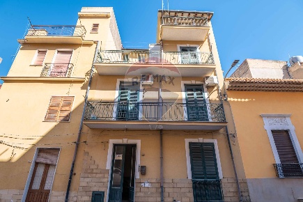 Foto Casa indipendente in Via Dante Alighieri, Niscemi di 288 m² in vendita