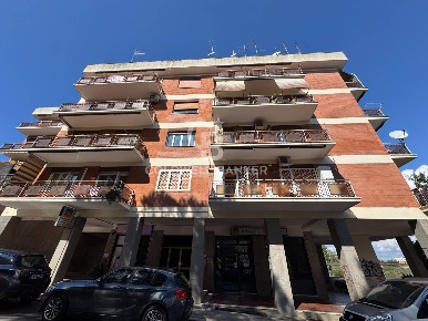 Foto Appartamento in VIA TORQUATO TASSO, Pomezia Pomezia Centro di 80 m²