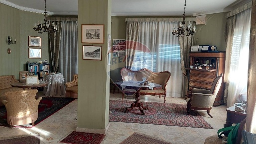 Foto Appartamento in Via Battiati, Paternò di 171 m² con 7 locali