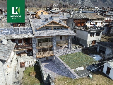 Foto Appartamento in Via E. Chanoux, La Salle Centro di 53 m² con 2 locali