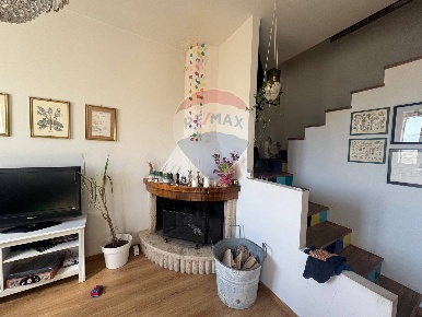 Foto Case semi ndipendenti a Foligno di 129 m² con 6 locali in vendita