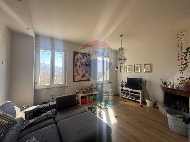 Foto Case semi ndipendenti a Foligno di 129 m² con 6 locali in vendita