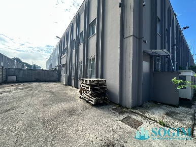 Foto Capannone industriale in Corso Italia, Peschiera Borromeo di 3000 m²