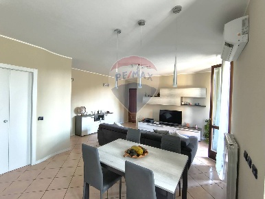 Foto Appartamento in via Santo Sudario, Besana in Brianza Centro di 85 m²