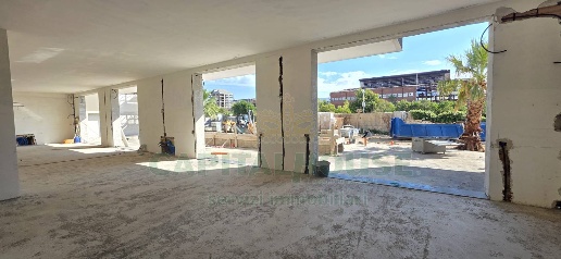 Foto Locale commerciale in Via Paul Harris, San Nicola la Strada di 224 m²