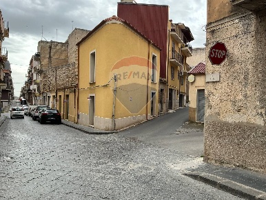 Foto Casa indipendente in Via Umberto I, Niscemi di 60 m² con 4 locali