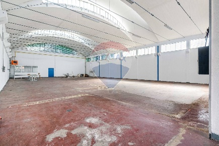 Foto Capannone industriale in VIA OBERDAN, Malnate San Salvatore di 500 m²