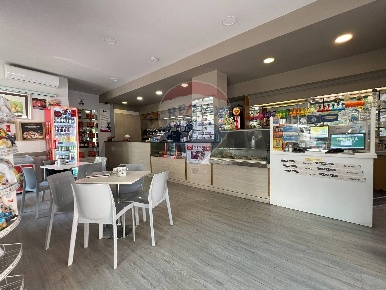 Foto Attività commerciale in Via Frugiuele, Cosenza Centro di 60 m²