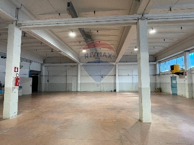 Foto Capannone industriale a Arcevia Centro di 570 m² in affitto