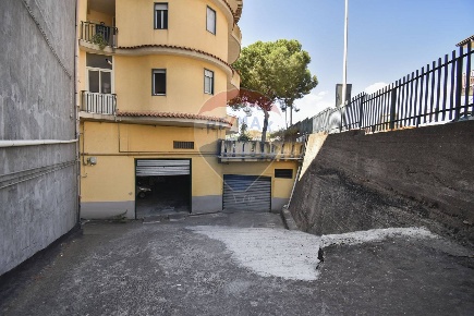 Foto Box in Via Giuseppe di Vittorio, Misterbianco Centro di 200 m²