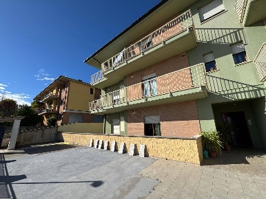 Foto Appartamento a Santa Vittoria in Matenano di 98 m² con 5 locali