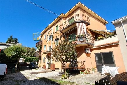 Foto Appartamento in Via Nino Bixio, Valeggio sul Mincio Centro di 108 m²