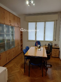 Foto Ufficio in Via Stendhal, Milano Solari di 50 m² con 2 locali