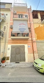 Foto Appartamento in Via Alessandro Volta, Niscemi di 136 m² con 3 locali