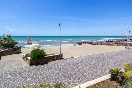 Foto Appartamento in viale spagna, Pomezia Torvaianica - Centro di 91 m²