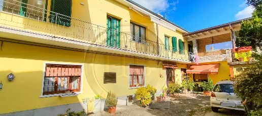 Foto Appartamento in piazza Papa Giovanni XXIII, Cavaria con Premezzo