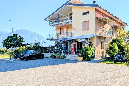 Foto Locale commerciale a Pian Camuno Centro di 45 m² con 2 locali