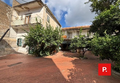 Foto Appartamento in Via Ponte, Caserta San Leucio - Briano di 215 m²