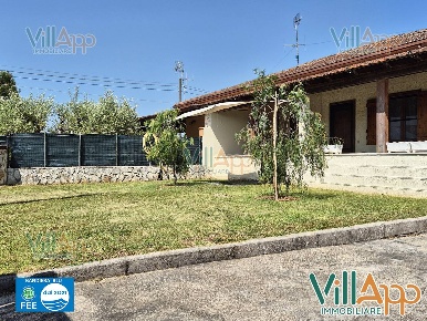 Foto Villa unifamiliare in Via Guado, Fondi di 80 m² con 4 locali