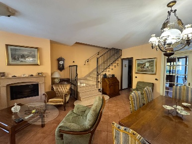 Foto Villa a schiera a Formigine Centro di 300 m² con 10 locali in vendita