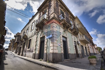 Foto Casa indipendente in Via Cosenza, Biancavilla di 320 m² con 8 locali