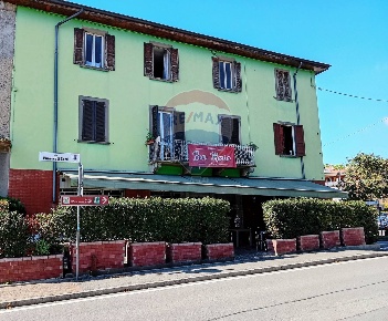 Foto Bar a Gorlago di 205 m² con 4 locali in vendita