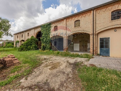 Foto Rustico in Via Favalli, Fossò Centro di 538 m² con 20 locali