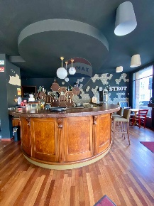 Foto Attività commerciale in Via Giosue' Carducci, Parma Centro Storico