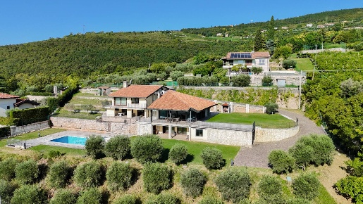 Foto Villa unifamiliare in Via Costa Schieri, Fumane di 400 m² in vendita