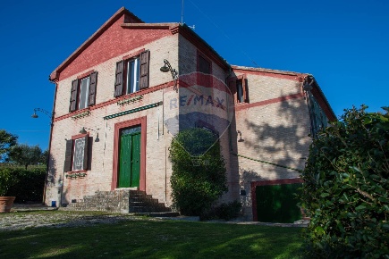 Foto Rustico in cesarina, Filottrano di 282 m² con 14 locali in vendita