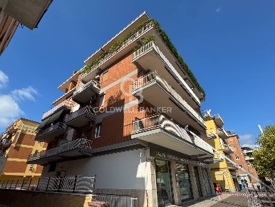 Foto Appartamento in VIA ROMA, Pomezia Pomezia Centro di 85 m² con 3 locali