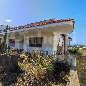 Foto Casa indipendente a Ugento Centro di 350 m² con 7 locali in vendita