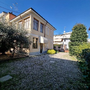 Foto Appartamento a Bovisio-Masciago di 230 m² con 5 locali in vendita