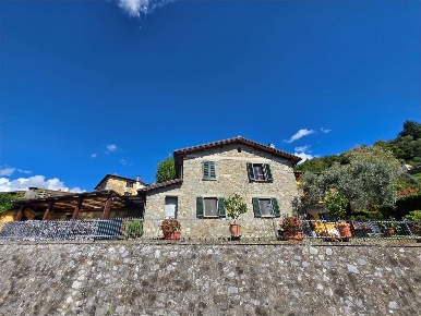 Foto Rustico in via Marconi, Fosciandora Centro di 150 m² con 7 locali