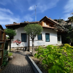 Foto Villa unifamiliare in via Monte Grappa 14, Scanzorosciate di 118 m²