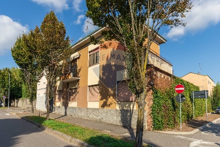 Foto Casa indipendente in via Montello, Busto Arsizio San Michele di 170 m²