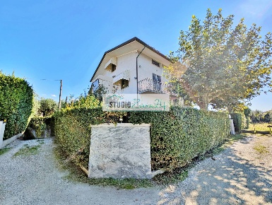 Foto Villa unifamiliare in Via Ranocchiaio, Seravezza di 280 m² in vendita