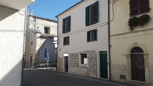 Foto Casa indipendente in Via del Municipio, Serramonacesca Centro