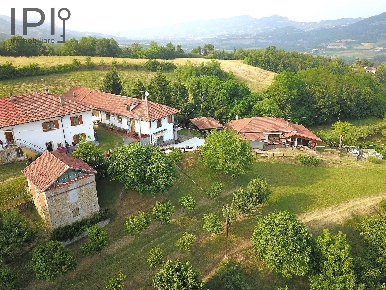 Foto Rustico a Spigno Monferrato di 400 m² con 10 locali in vendita