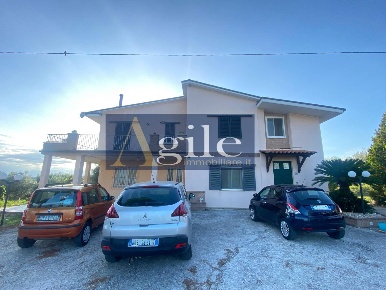 Foto Appartamento in via gelsi, Colonnella di 130 m² con 5 locali