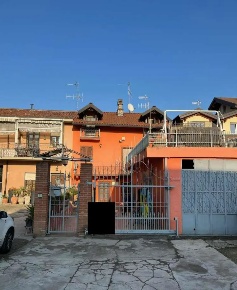 Foto Appartamento a Gassino Torinese di 220 m² con 8 locali in vendita