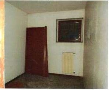 Foto Ufficio in Via Tazza  10, Usmate Velate Usmate di 49 m² con 1 locali