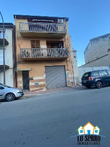 Foto Appartamento in VIA MARIA RIPOSO, Alcamo Centro di 150 m² con 4 locali
