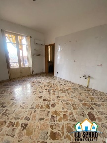 Foto Appartamento in VIA NINO NAVARRA, Alcamo Centro di 130 m² con 4 locali