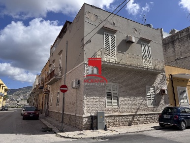 Foto Casa indipendente in Via Laureato Alestra, Trapani Centro di 218 m²