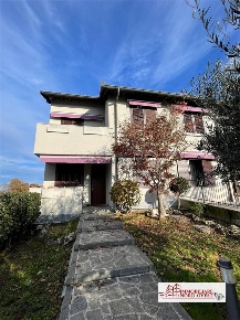 Foto Villa unifamiliare in Via della Pace, Robecco sul Naviglio di 204 m²